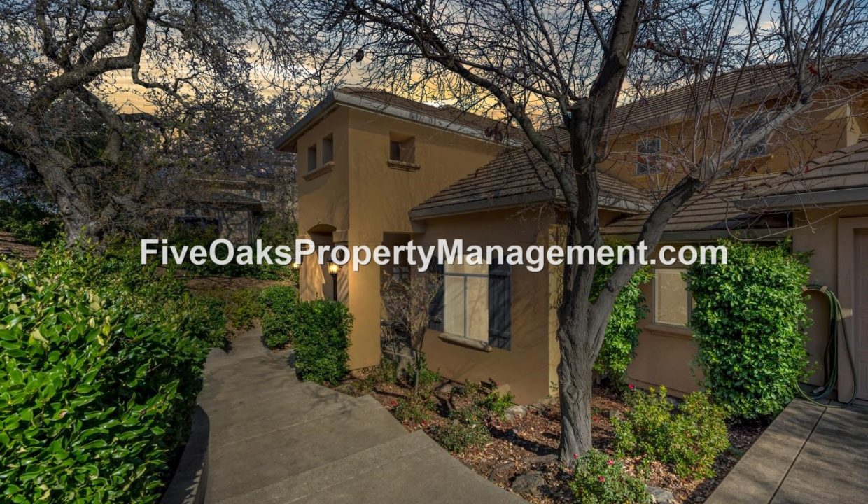 5185 Mertola Drive (2)