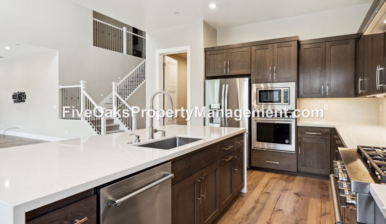 6990 Saratoga Estates Drive (11)