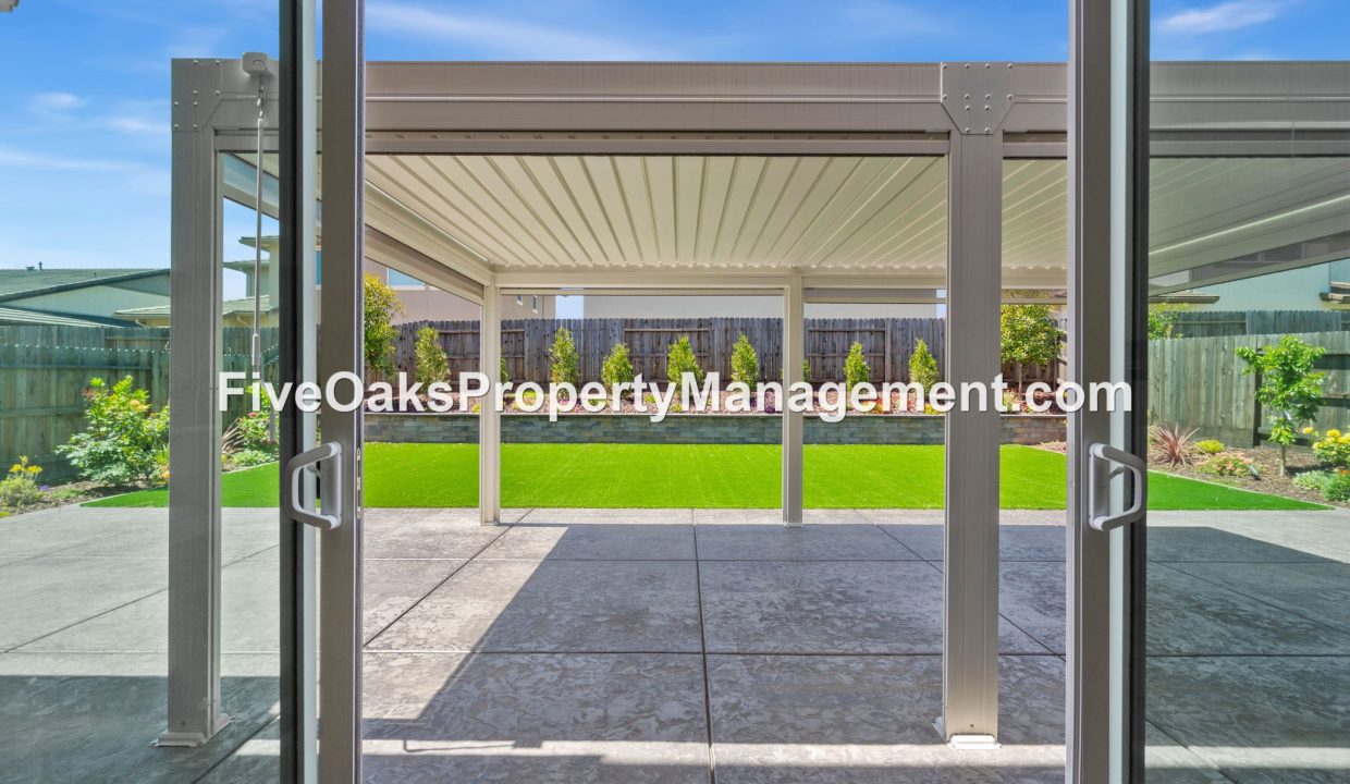 6990 Saratoga Estates Drive (32)