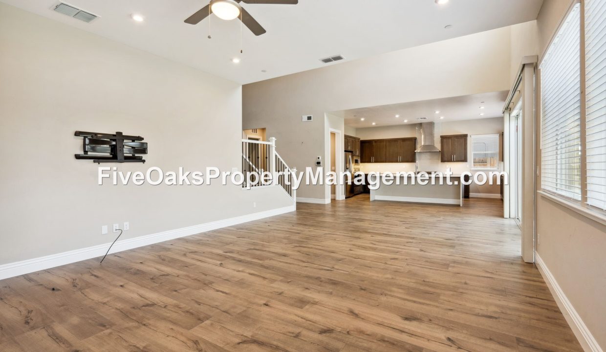 6990 Saratoga Estates Drive (6)