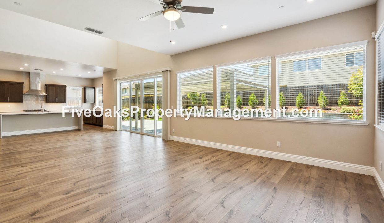 6990 Saratoga Estates Drive (7)